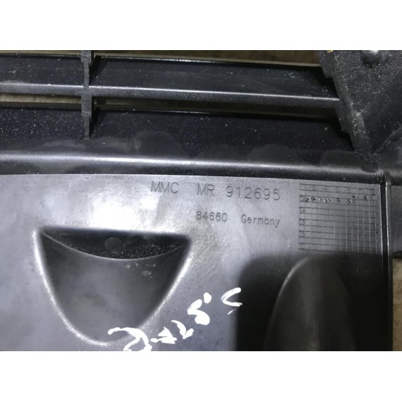 MR912695 Решетка радиатора Mitsubishi Space Star купить в Интернет-магазине